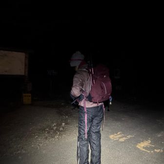 姫百合駐車場🅿️に停めてブラックスタート▶️
今日ご一緒するのはあかてんさん。ザックの中にはぐんまちゃんグッズが入っているはず。🐴