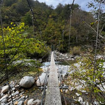 下って下って下りまくり、ようやく桧山沢吊橋まで降りてきた

しかし…試練は続く