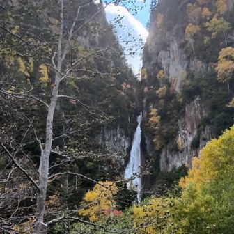 流星の滝アップ📸
双瀑台から見た方が段々がよく見えますが、駐車場から見た方が水しぶきが見えて迫力がありますね