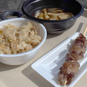 きのこごはん、きのこ汁と牛串