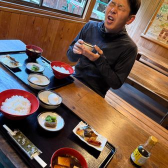 朝ご飯。
暖かいお茶がしみるぅー！
