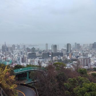 雨止みそうにないです。頂上はどこ？