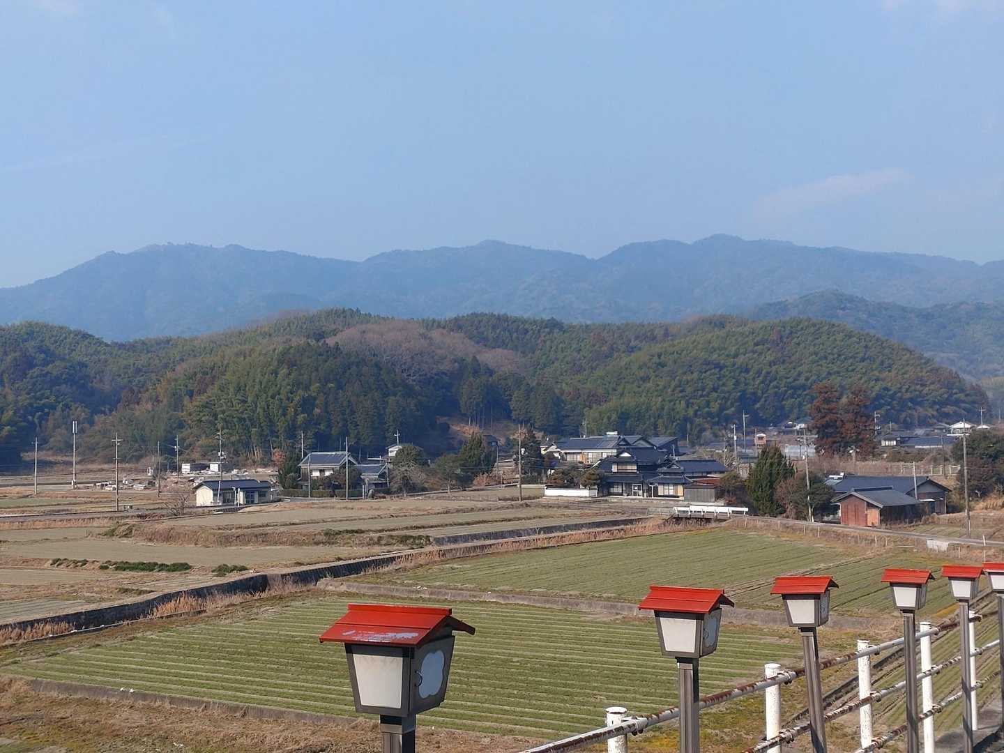 無事に下山しました。
駐車場からは、正面に先日歩いた烏帽子岳から赤松ヶ平の稜線が一望でした✨