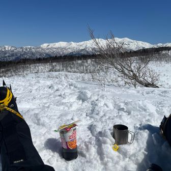 白山ドーン
わたしの脚もドーンと投げ出して
トムヤムクンラーメンを食べる。
1番好き⤴︎
しかし
風もない