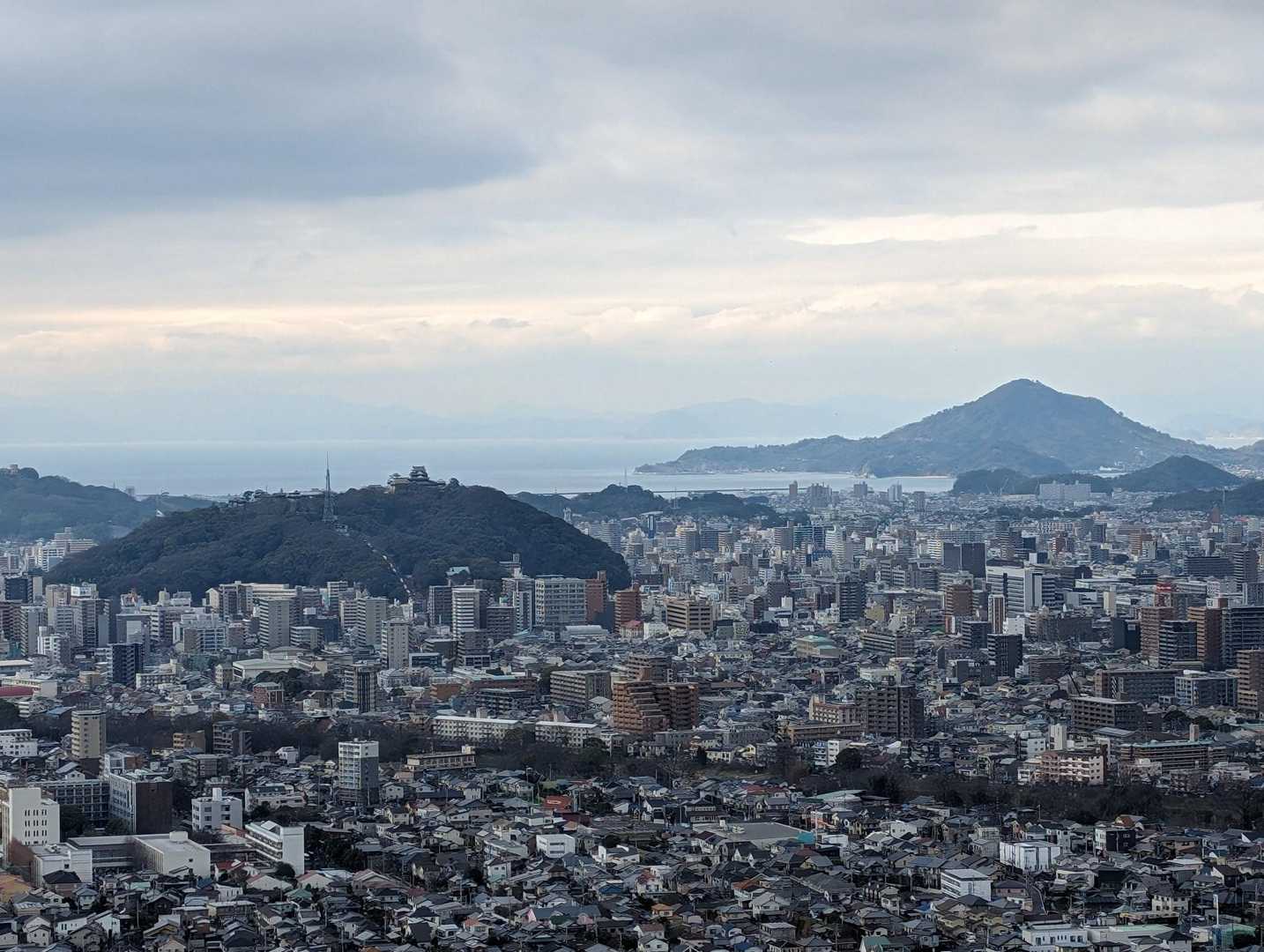 松山城とバックに小富士山👍☺️