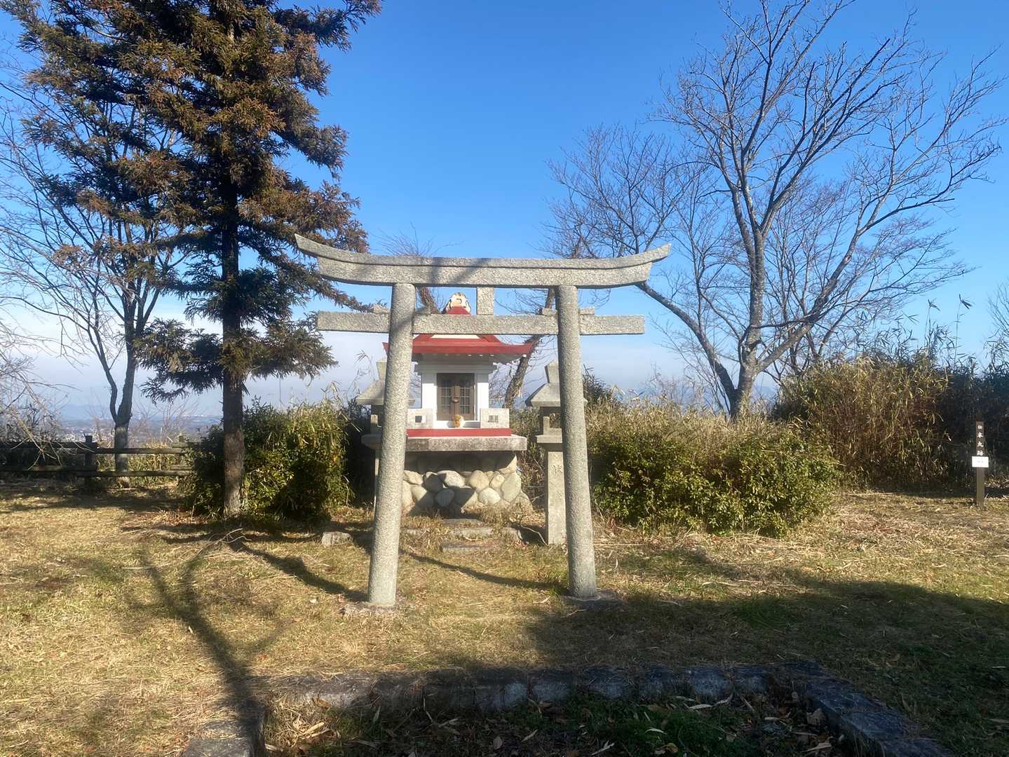 山頂の神社で参拝
実は前厄を気にしてたり…（笑）