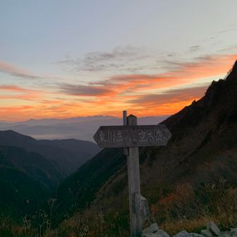 朝6時前に空木岳登頂開始。