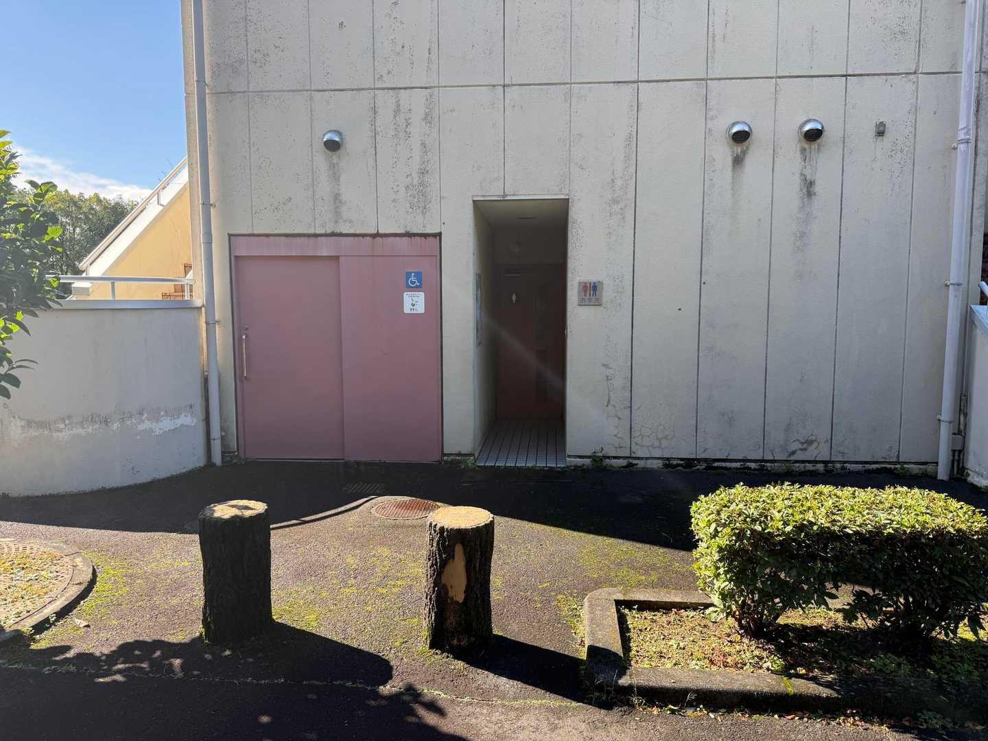 遺跡公園の奥にトイレもあるようです
