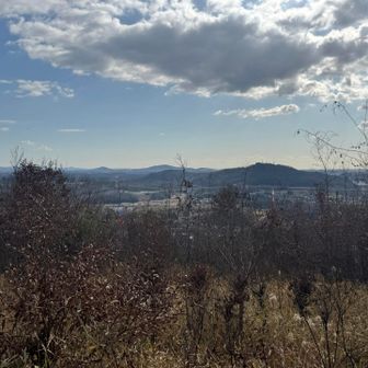 低いながらも小野の街が見渡せます