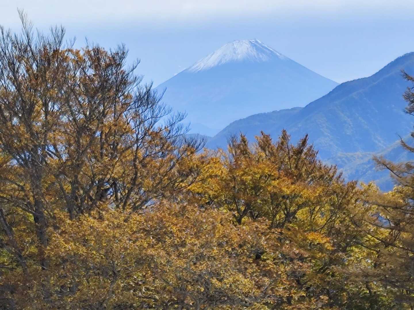 日向山 | 白亜に輝く天空のビーチから、南アルプス・富士山・八ヶ岳を一望の写真