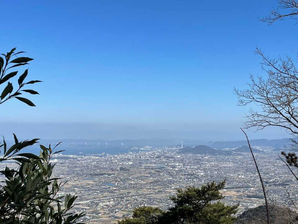 我拝師山山頂から丸亀〜瀬戸大橋方面