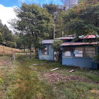小屋クローズ？人の気配無し。