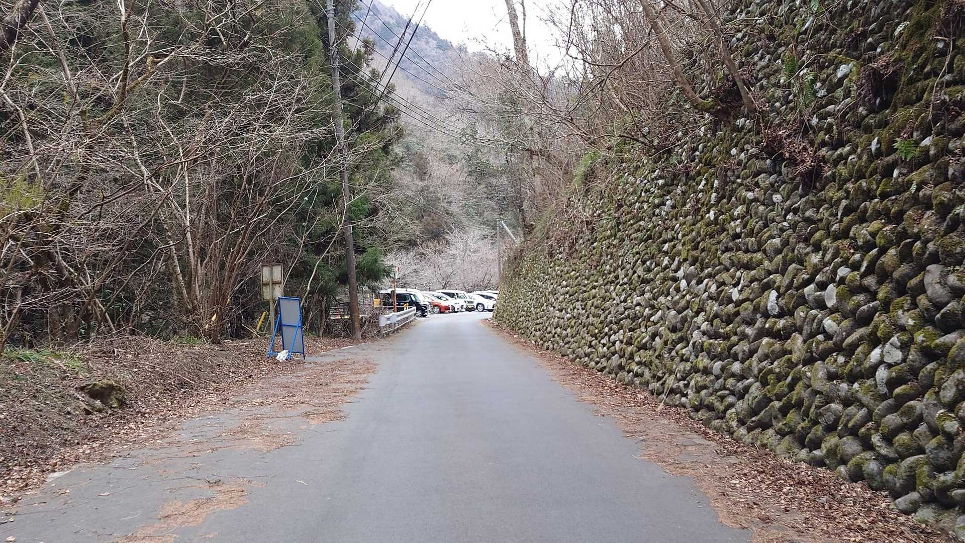 払沢の滝駐車場に戻ってきました。