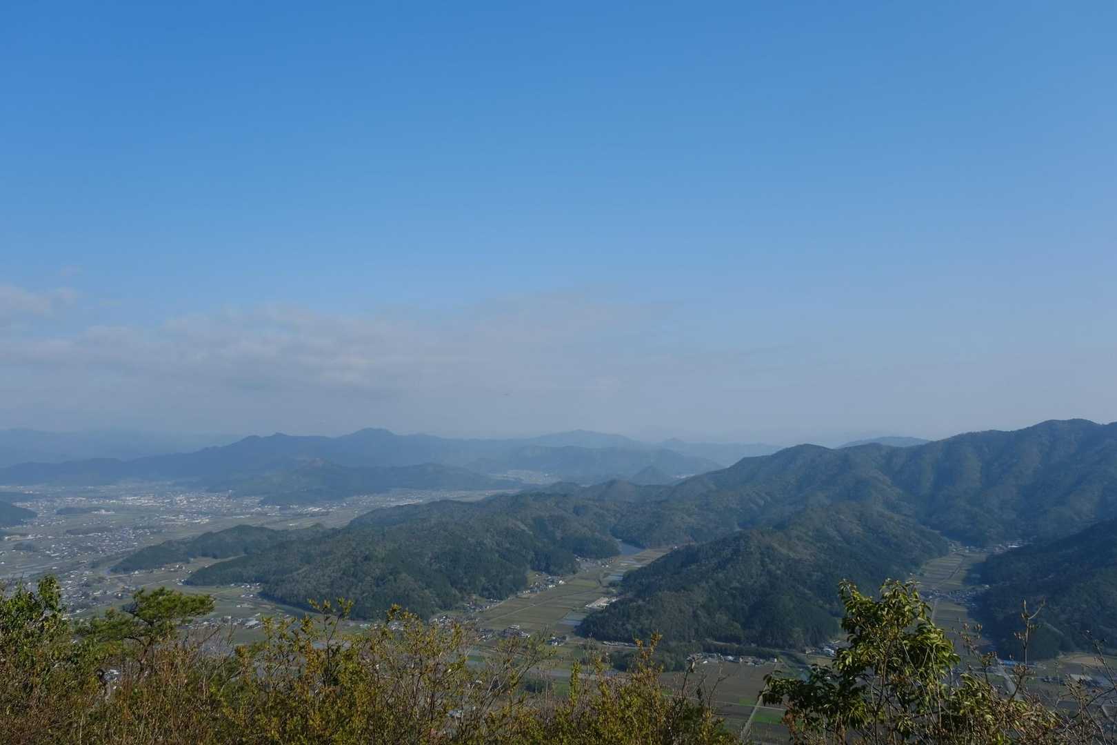 わざわざ岡山から。

ｲﾜｳﾁﾜ➕ﾋｶｹﾞﾂﾂｼﾞのコラボが人を惹きつけるんですね