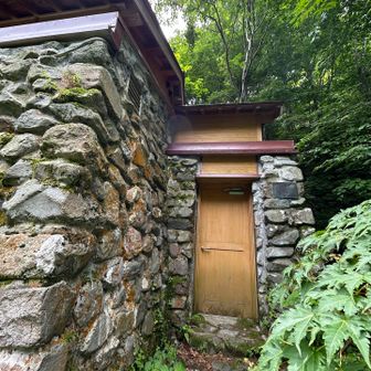 かわいい小屋

今も大蛇が住んでるのかな