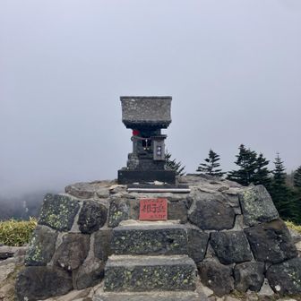 ガスっていて、さらに強風でした。