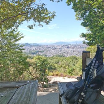 少し先の東屋で最後の休憩🥤
8月に10㌔超えの縦走なんて、県北を除くと初かと🤔
やっぱ暑いロードが鬼門でした😱