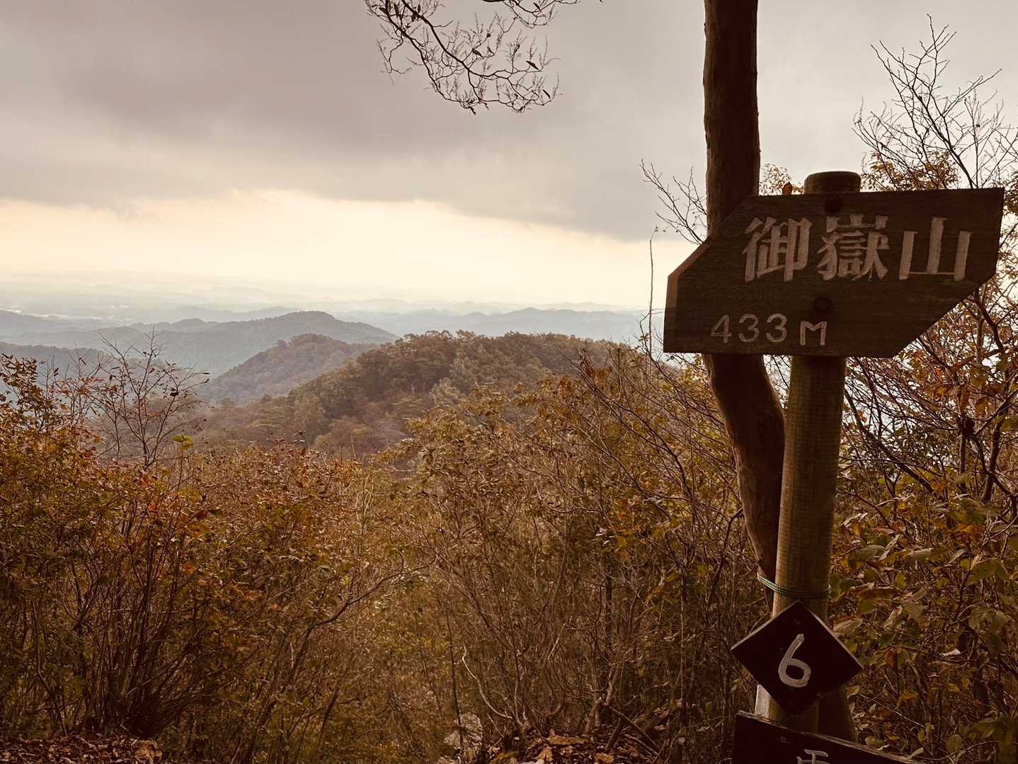 鎖場⛓️登って御嶽山
雨降ってきました
雷も近くでゴロゴロ