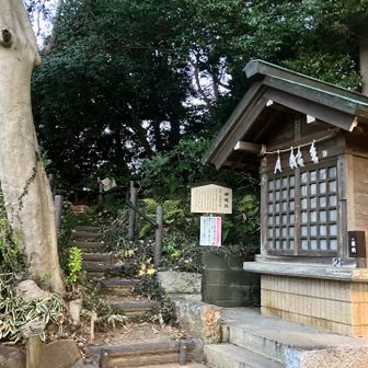 本殿裏から登る