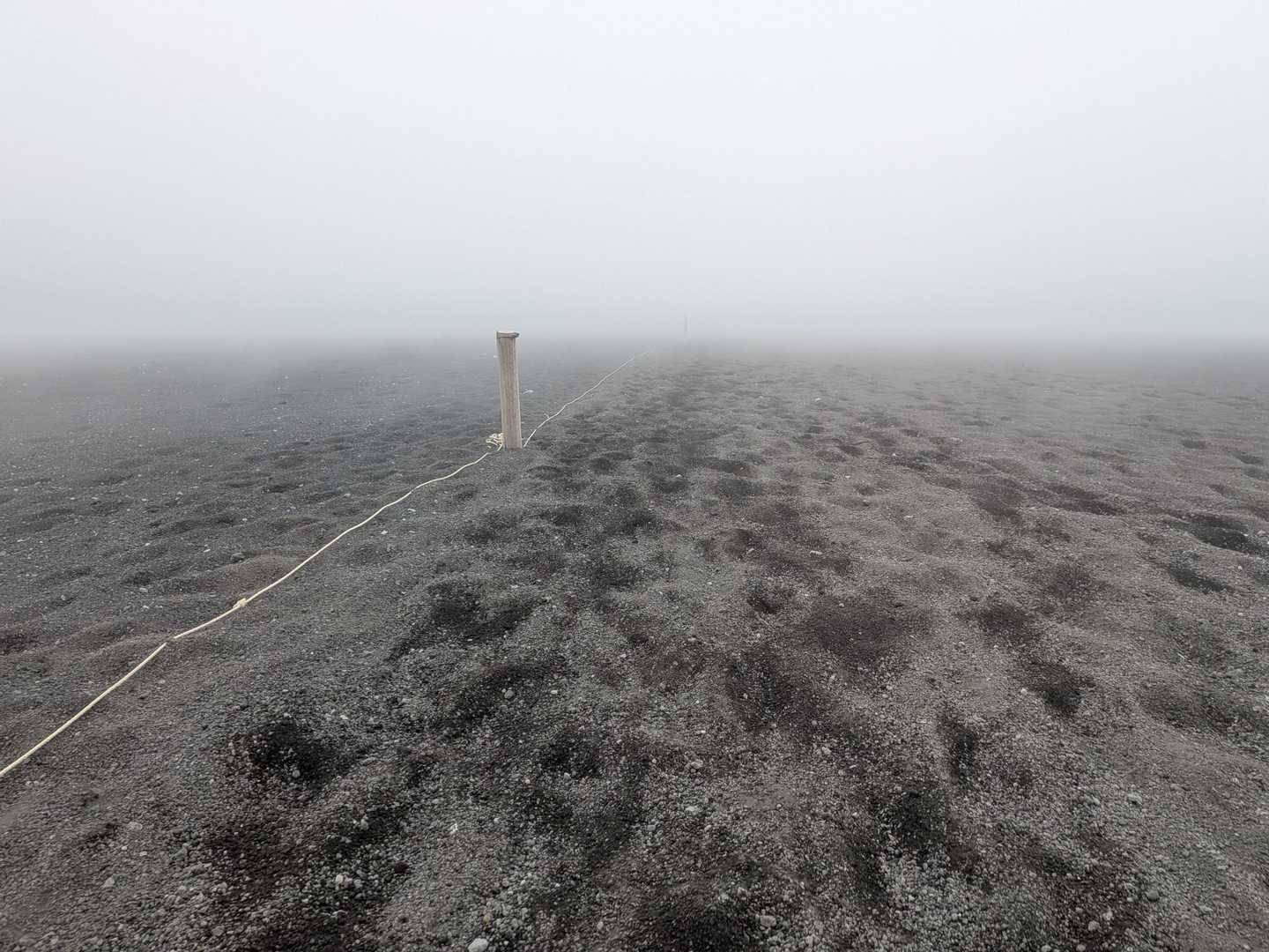 大砂走り、砂浜みたいで足に優しい。走ったり歩いたりでも、下山はかなり早かった。