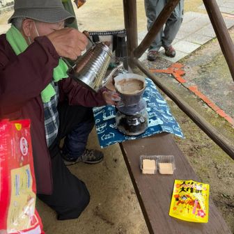 東屋をお借りして、コーヒータイム
今日は行列なく、ゆっくり楽しんだ😄