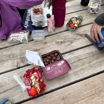 お姉様方に遅れて到着。待たせてしまった💦　
ティラミスとイチゴ、チョコをいただきました。
ありがとうございました😭