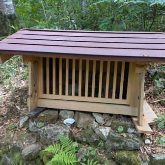 小原峠に戻り、地蔵堂にお参りする　ここを下り、川上御前を拝んで三ツ谷に下ったのはいつだったか？