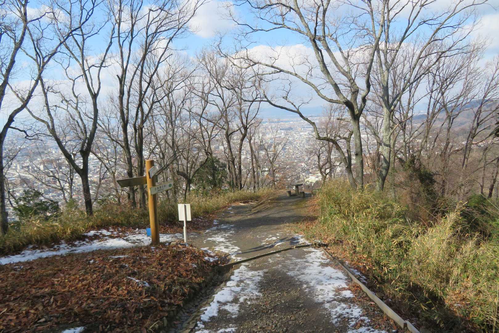 ここまで戻ると、雪はほとんどなく、気温も暖かく感じました。