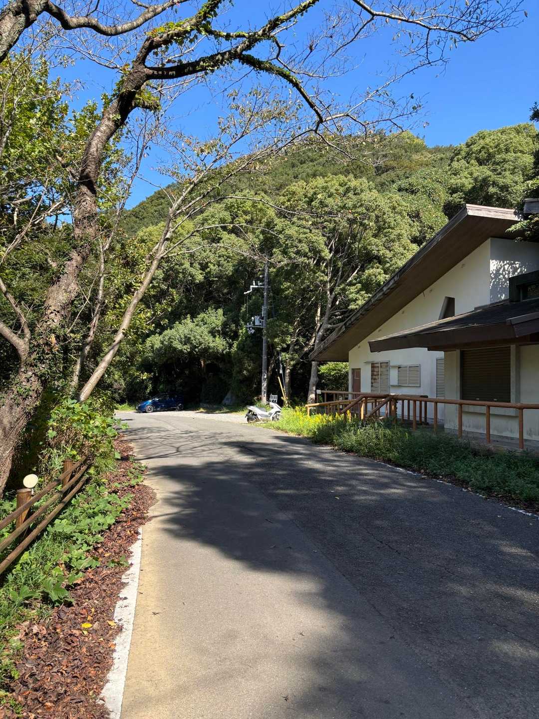 駐車場〜