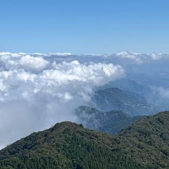 翠波峰方面
ちょうど雲の進行を阻んでます
