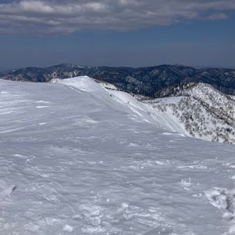さらに稜線は続くようです。