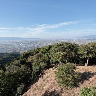 久留米方面
左に耳納連山、右に背振山地
