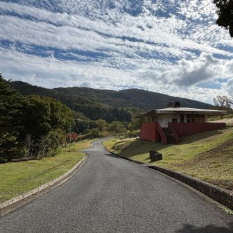 駐車した南登山口へ...