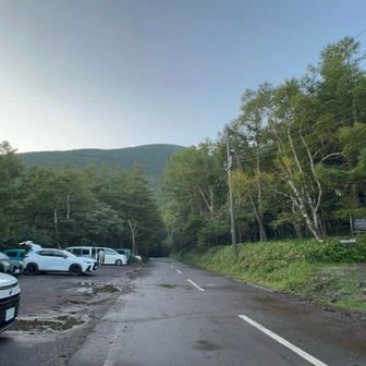 蓼科山七合目駐車場。5:30。