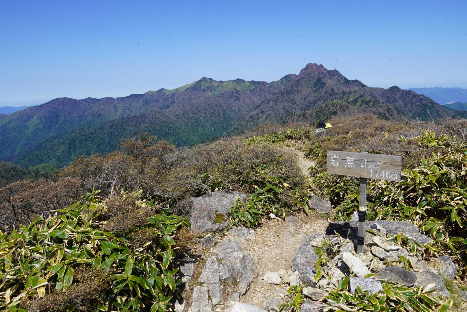 岩黒山山頂　1745.9ｍ
三等三角点・岩黒山