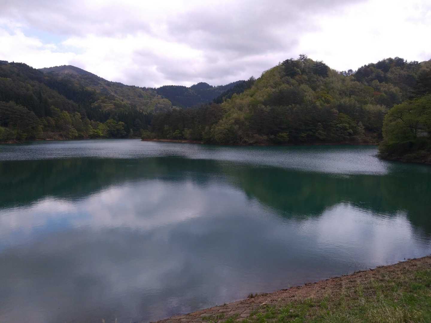 ダム湖ですね