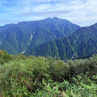 下山してたら晴れてきた😅毛勝山（200名山）いつか登るぞー！