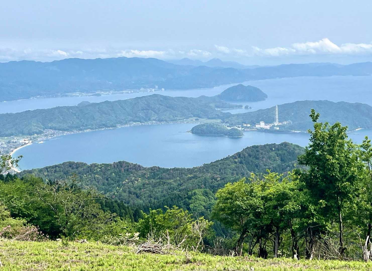 西峰からの眺望（粟田湾）