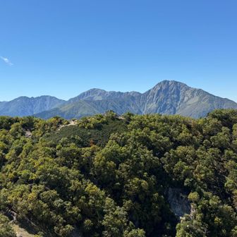 初めてまともに目にした白峰三山
でけえええ、存在感が違う
位置的に手前が北岳かな？