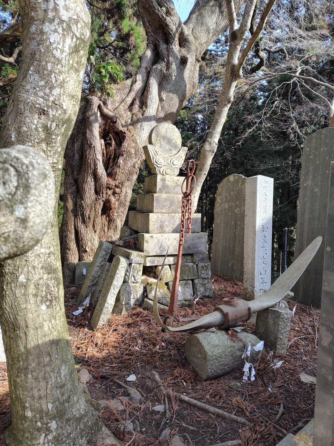加波山は何度も来てるのに
ここに碇がある事に気がつかなかった
筑波山にある理由と同じなのか調べたけど分からなかった