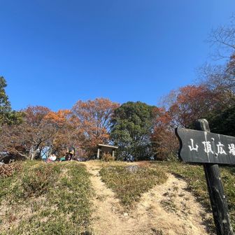 山頂も賑わってました
いい運動が出来ました💮
帰りはエブリィで食材お買い物