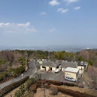 御嶽とか白山とか見えるらしい。あったかいから霞んでて何にも見えません😭