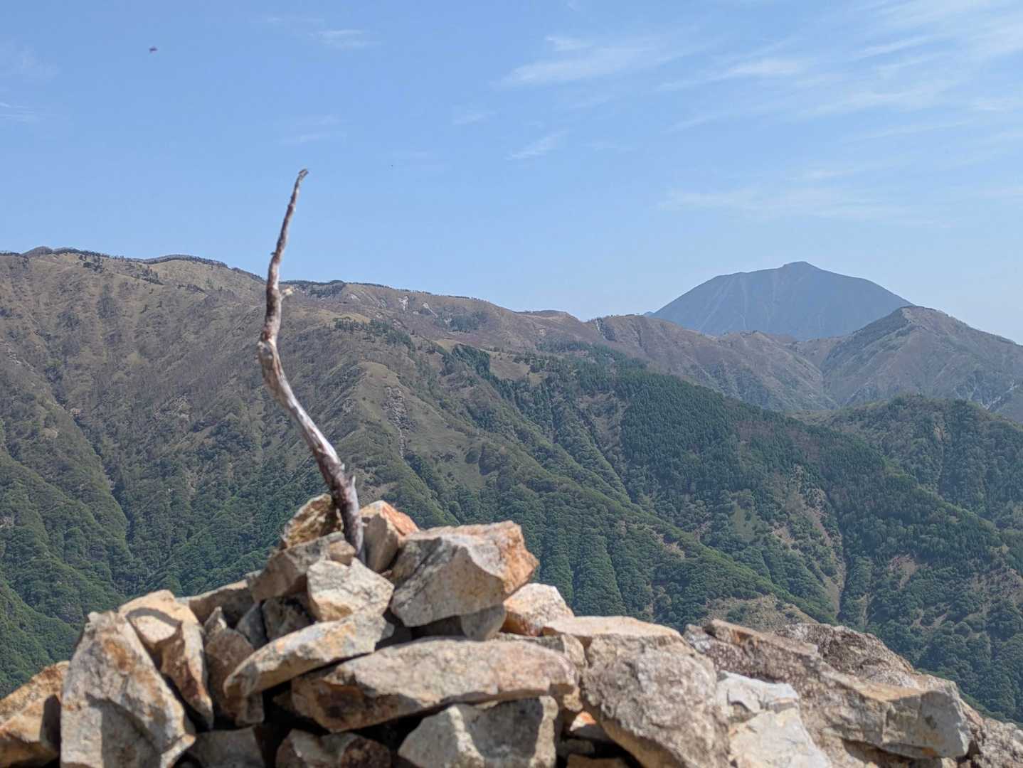 波平ピークと男体山
去年は看板あった気がします