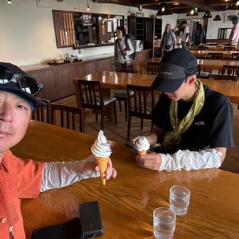デザートはソフトMIX🍦
昨年末に来た時に小屋閉め前で品切れで終わって食べれなかったから大満足です〜😋👍🏻👍🏻👍🏻