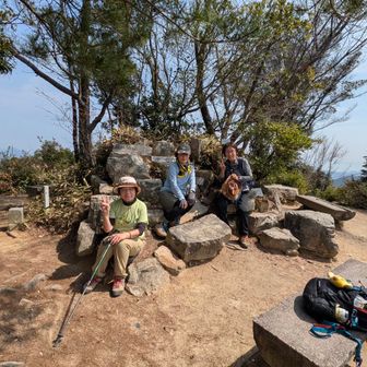 山頂🥳しばらく休憩して下山