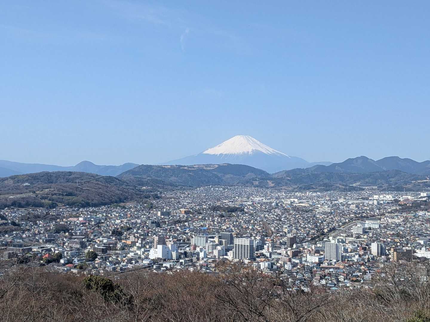頂上手前の広場の展望台からも富士子がど～ん