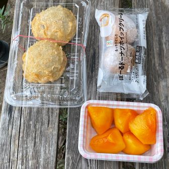 筒ヶ岳山頂で休憩🍵
とみさんからいただいたヒライの揚げいきなり団子が美味しくてびっくり！いきなり団子をナゼ揚げる？と今まで思ってたけど…意外な美味しさ😋👍