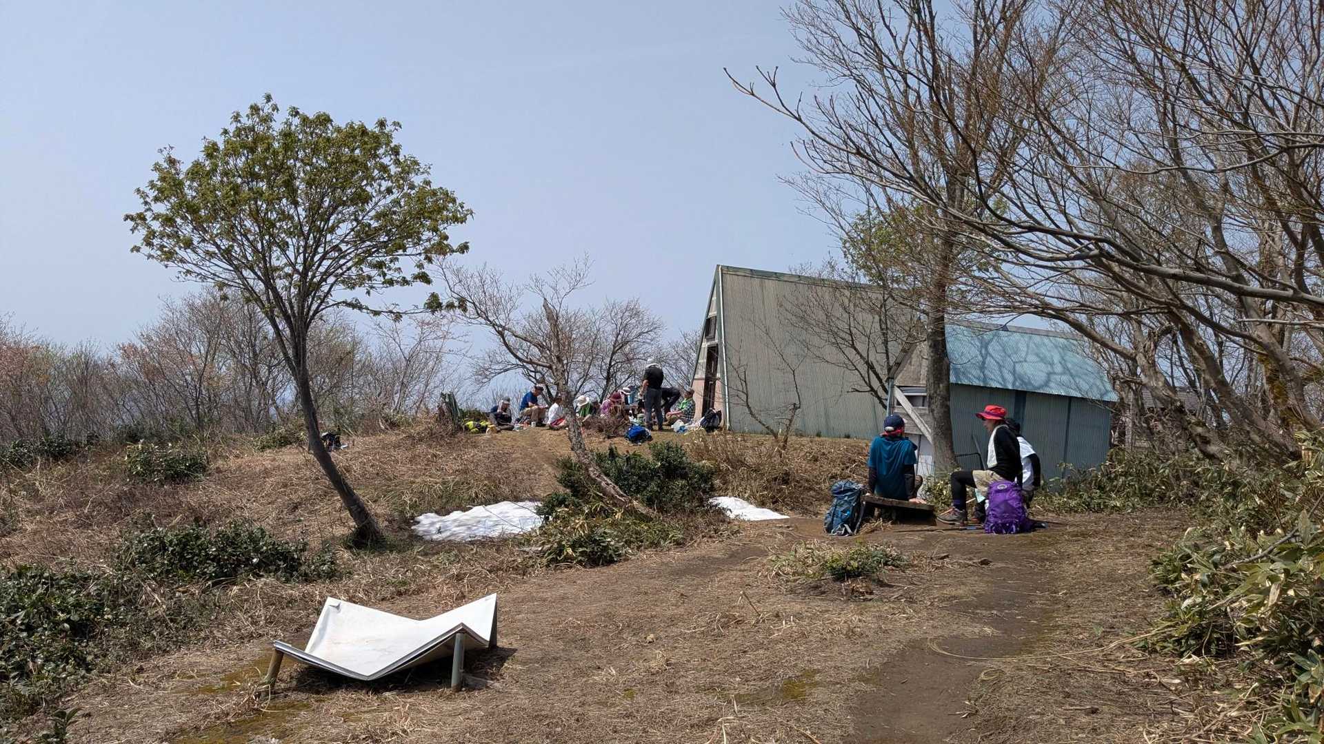 南条八石山の山頂に到着
とっても賑やかです✨