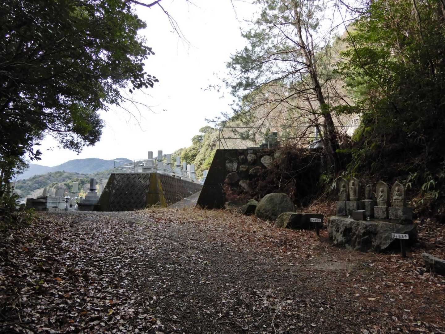 楞厳寺観音岳霊園に出ると