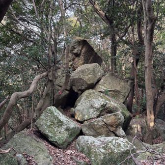 巨石が積まれています